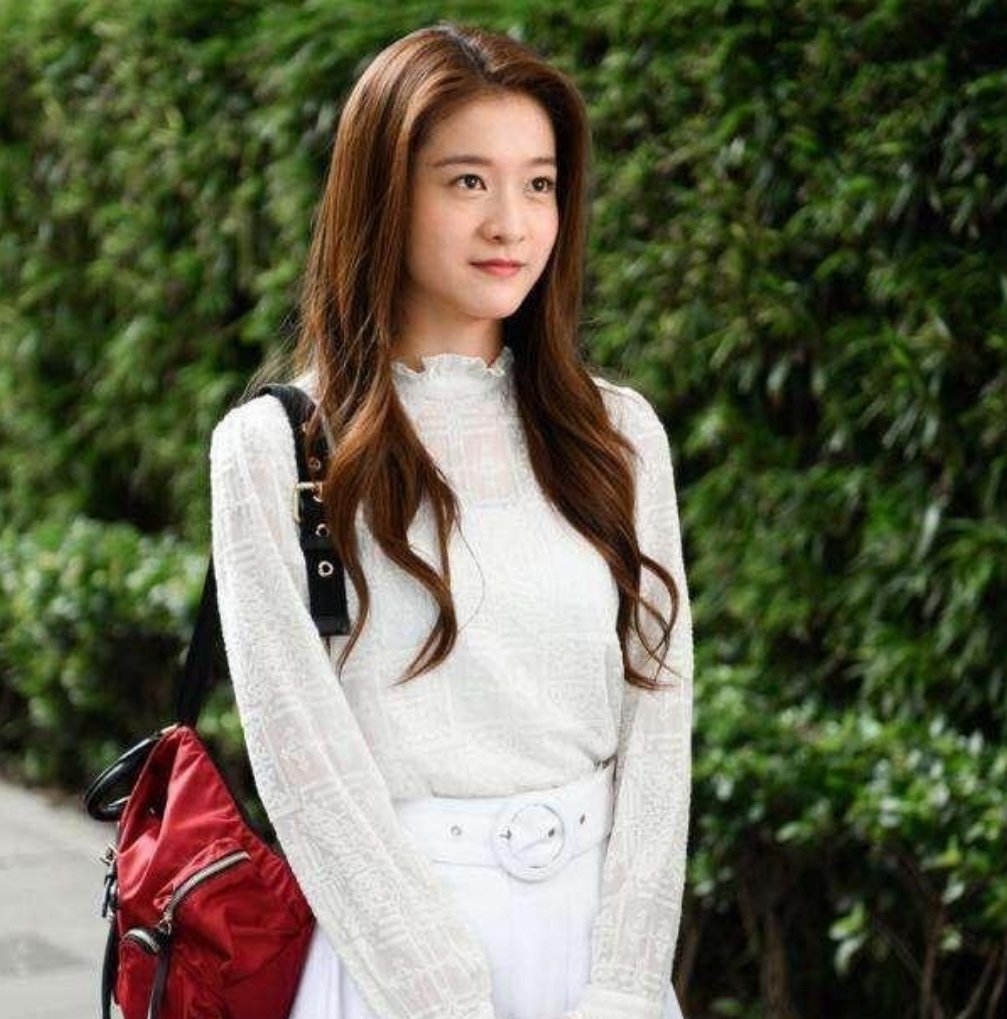 张雪迎24岁晒写真照，你觉得她的24岁写真漂亮吗？