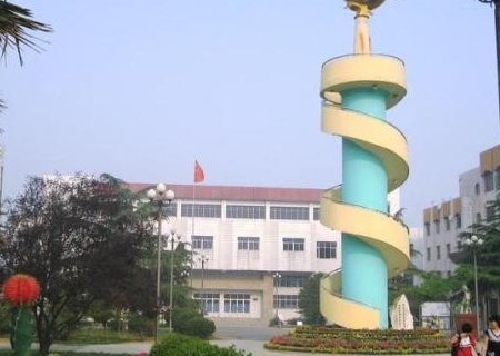 巩义高中 巩义四中 巩义市直高中 这三所高中那个好啊？