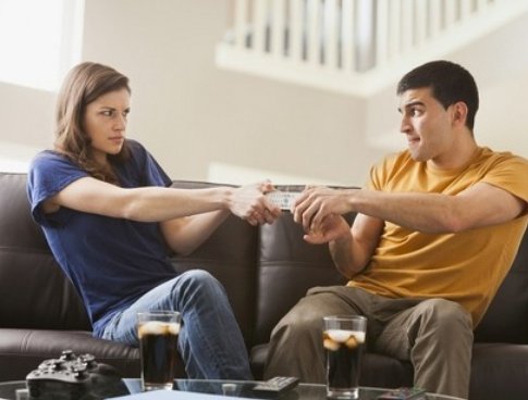 妻子整理亡夫遗物时发现他曾“打赏”女主播250多万，女子该如何维权？