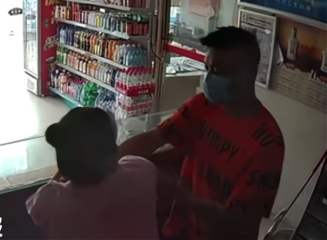 湖南一男子为帮女友还五千网贷，大白天持刀进店抢劫，最终得到了什么处罚？