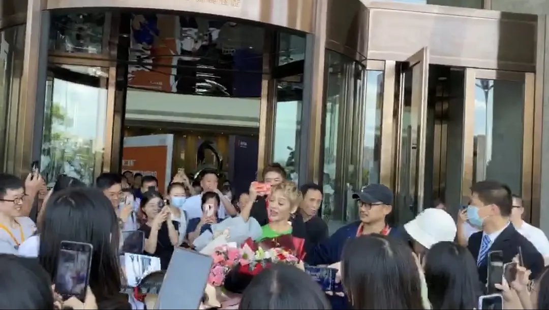 宁静粉丝戴哪吒面具应援，哪吒面具有何寓意呢