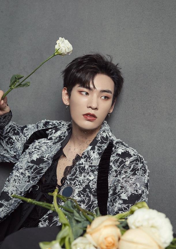 前女友喊话姚明明，你对这出戏怎么看？