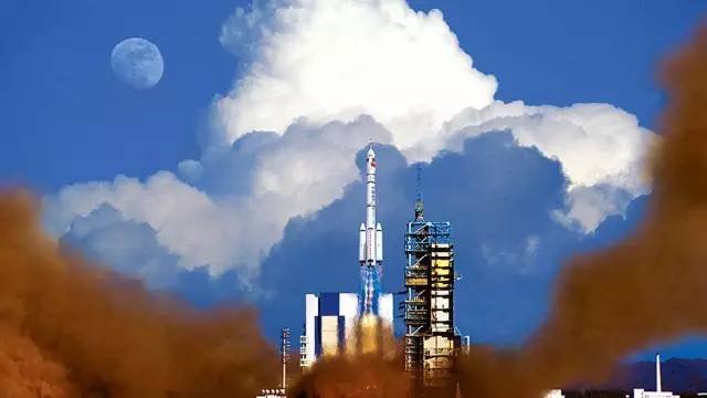 神舟六号飞船发射是几几年几月几日？