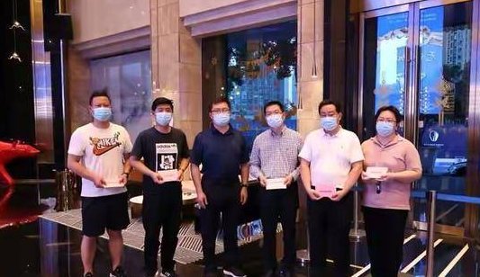 无锡一街道出小区居民外出采购被扣身份证，这样的管控措施是否合理？