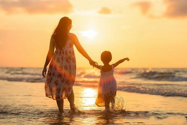 群魔乱舞,杭州来女士小女儿抚养权已定,大姐姐照顾她是最好的选择吗?