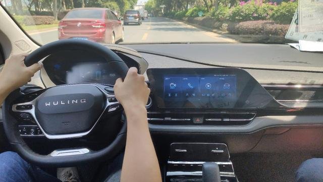 动力肉？价格贵？真实试驾五菱凯捷，大量实拍图，很值