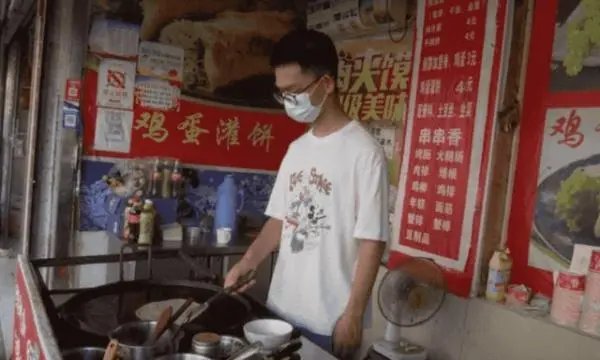 送儿子上北大的店主曾被北大食堂挽留，他为什么不留在北大工作呢？