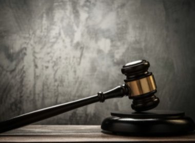 广西一男子驾车故意撞死一对夫妻，他这么做的目的是什么？