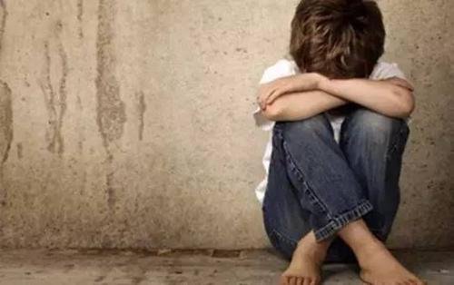 人为什么总是活在别人的眼光里呢？