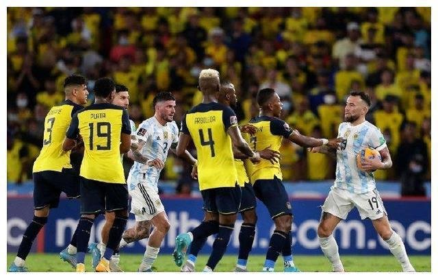 世界杯尴尬一幕，4万人提前退场，他们为何会有如此举动？