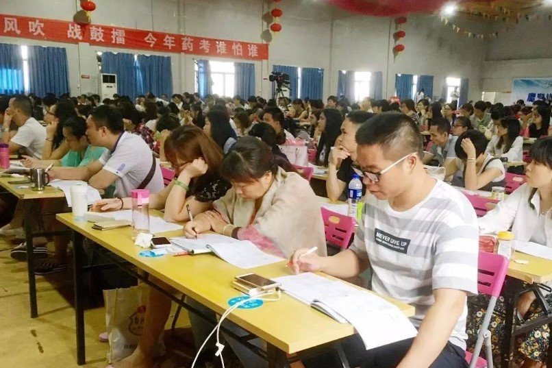 2024年初级药师考试报名时间是什么时候？