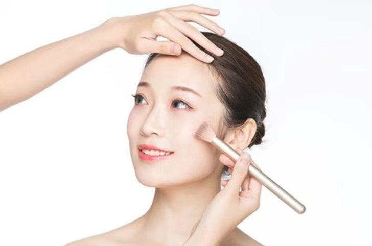 为做美妆博主更上镜，女生因太瘦被老板要求增肥10斤！这要求合理吗？