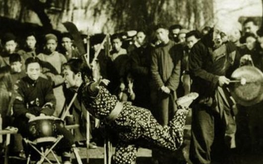 求几部好看的国产的黑白电影