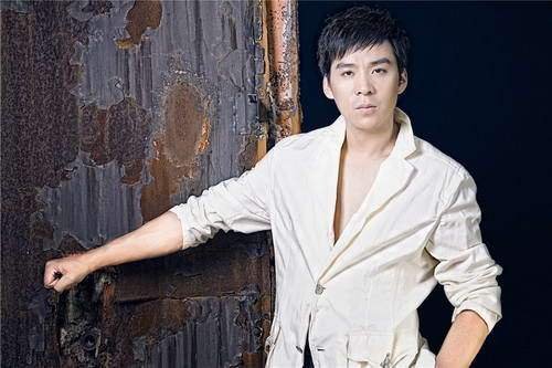 谁知道 ，全世界都知道我爱上了你，这是公开的秘密。这句歌词的出处咯