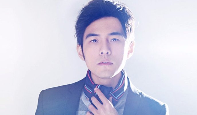 周杰伦有一首歌的歌词是【所以他小丑我是大师】，请问这是哪首歌？