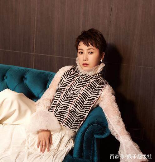 “喜剧女王”马丽给何炅送生日祝福，对何炅的称呼为何让网友不解？