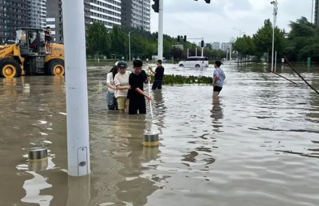 河南洪涝,已致33死8人失踪,谁该为这些死去的民众负责?