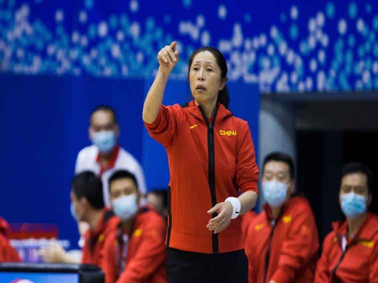 女篮教练郑薇简历