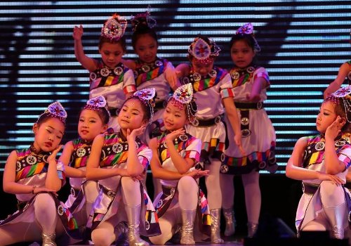 拍拍手点点头是什么歌？