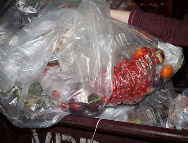 上海居委谈团购食品被丢弃，给居民心理带来了哪些伤害？