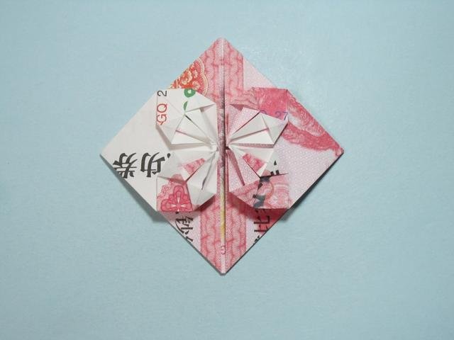 钞票叠爱心方法