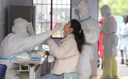 上海普陀一核酸点被砸，涉事男子已被行政处罚，他为何会有如此举动？