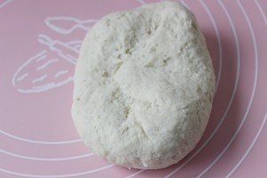 请问馒头松软和酵母的多少有关还是和和面软硬有关为什么蒸出的馒头有特别软有的一般软？