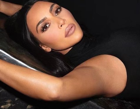 金卡戴珊与28岁演员公开恋情，你看好他们之间的恋情吗？