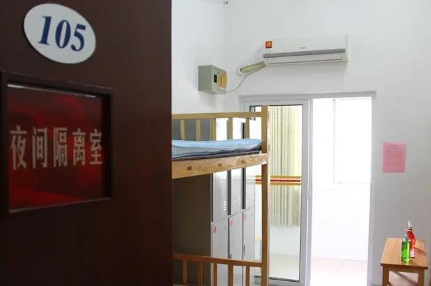 吉林俩外校男生入住高校女寝，乱翻内衣拍照取乐，校方对此事是何态度？