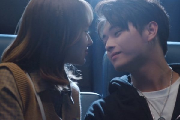 在你微笑时很美中，陆思诚与童谣为什么会走到一起？