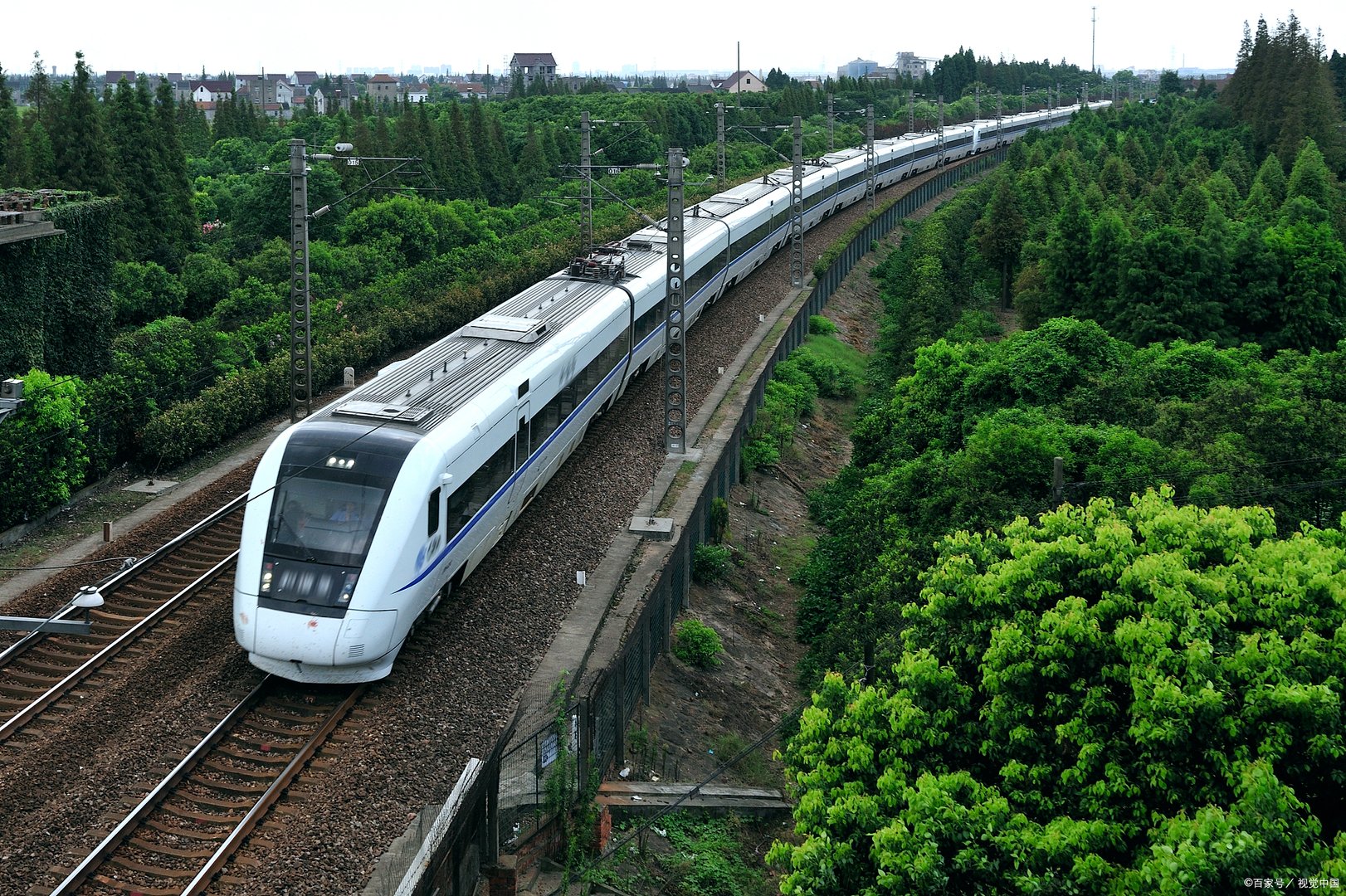 贵州一辆动车撞坍塌泥石流,致1死8伤,这起事故有无办法提前干预?