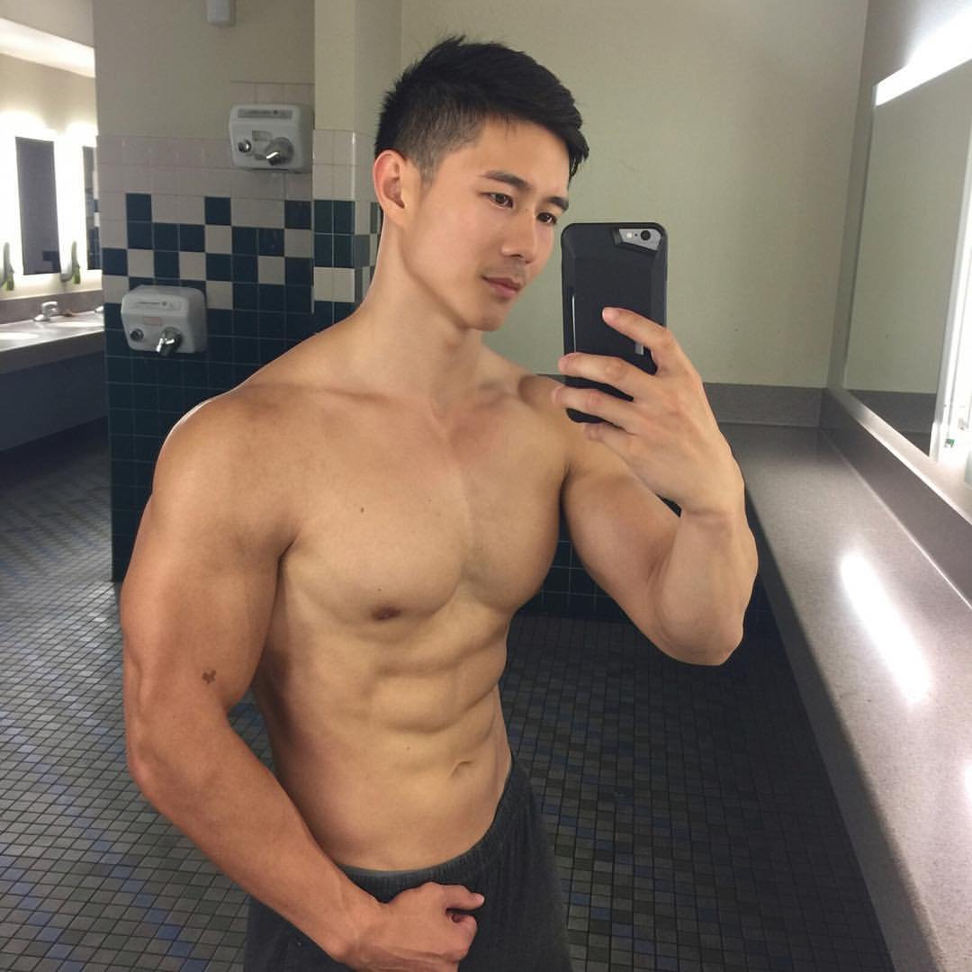 有一个肌肉男当男朋友什么体验？