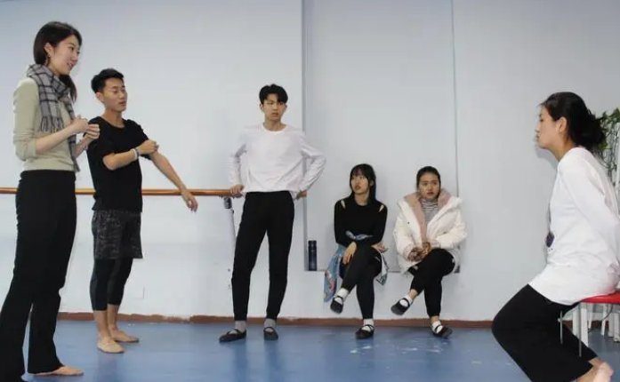 学习表演艺考学费