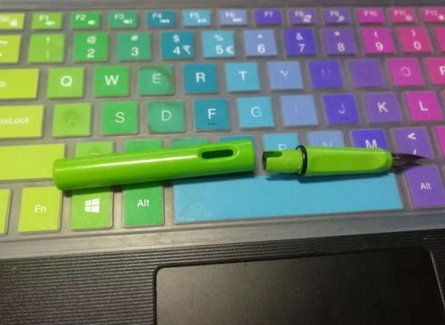 这个钢笔墨囊要怎么开？第一次用……