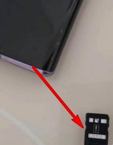 怎么把小卡装在手机里？？