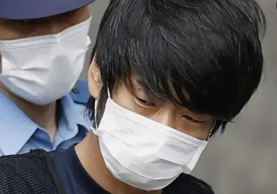 枪杀安倍晋三嫌犯在拘留所不停地做俯卧撑，他的心里素质有多强