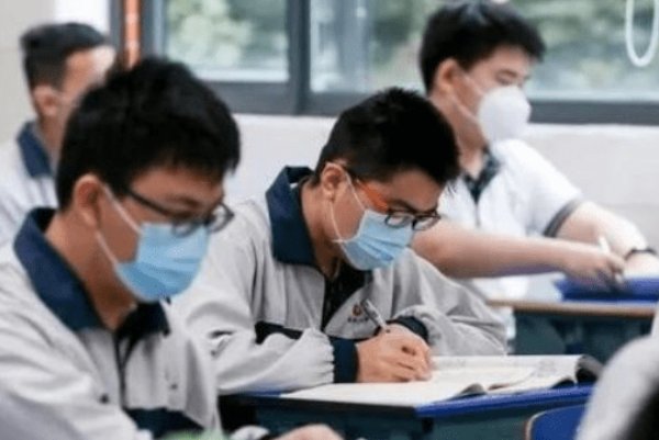 高考复读生和应届生,同场考试公平吗?网友:一次定终身才不公平