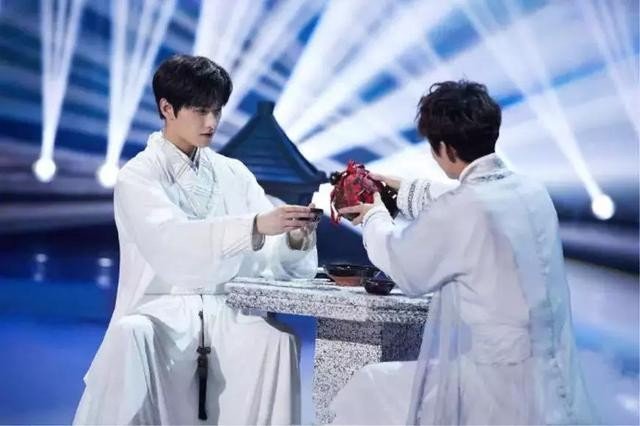 古人有父子不同舟的说法，为何父亲和儿子不能坐一条船？