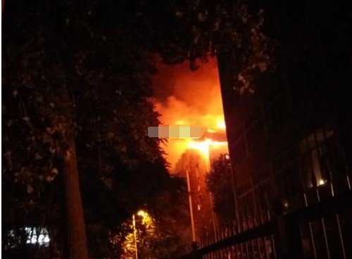 天津高校宿舍着火是怎么回事？