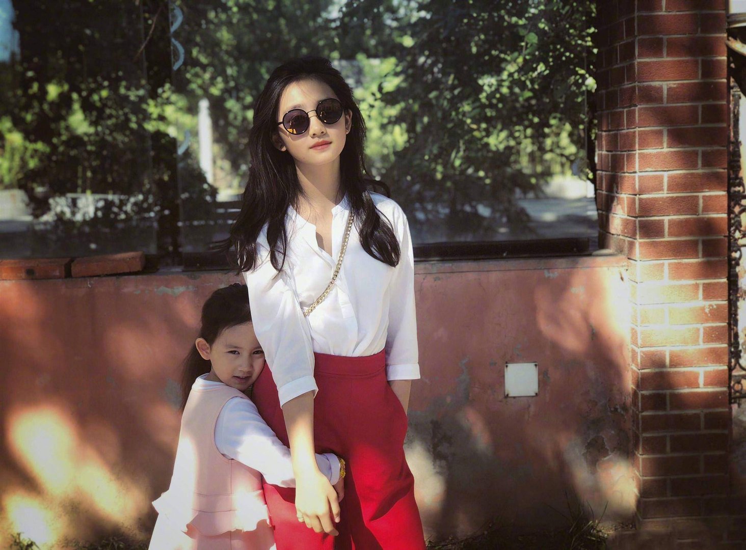 孙莉秀大女儿才艺，多多为弟弟妹妹画海绵宝宝多才多艺又暖心 ，你怎么看？