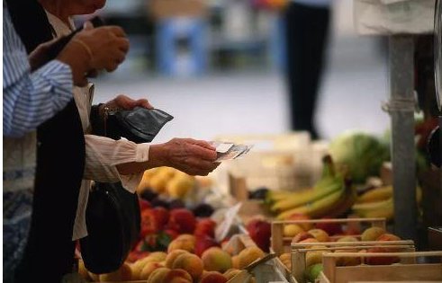 四川一水果店老板静默期营业被行政处罚，歇业的同时如何降低他们的损失？