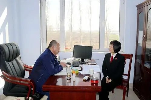 牺牲女法官的女儿至今都不知道妈妈走了，她的女儿有没有权力知道此事?