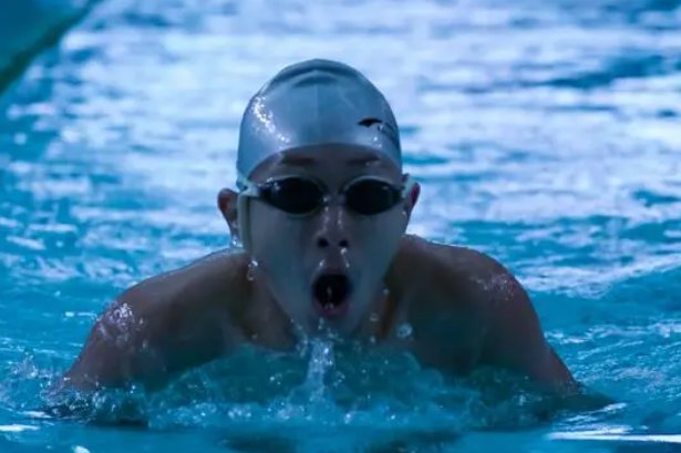 游泳教练一个月收入