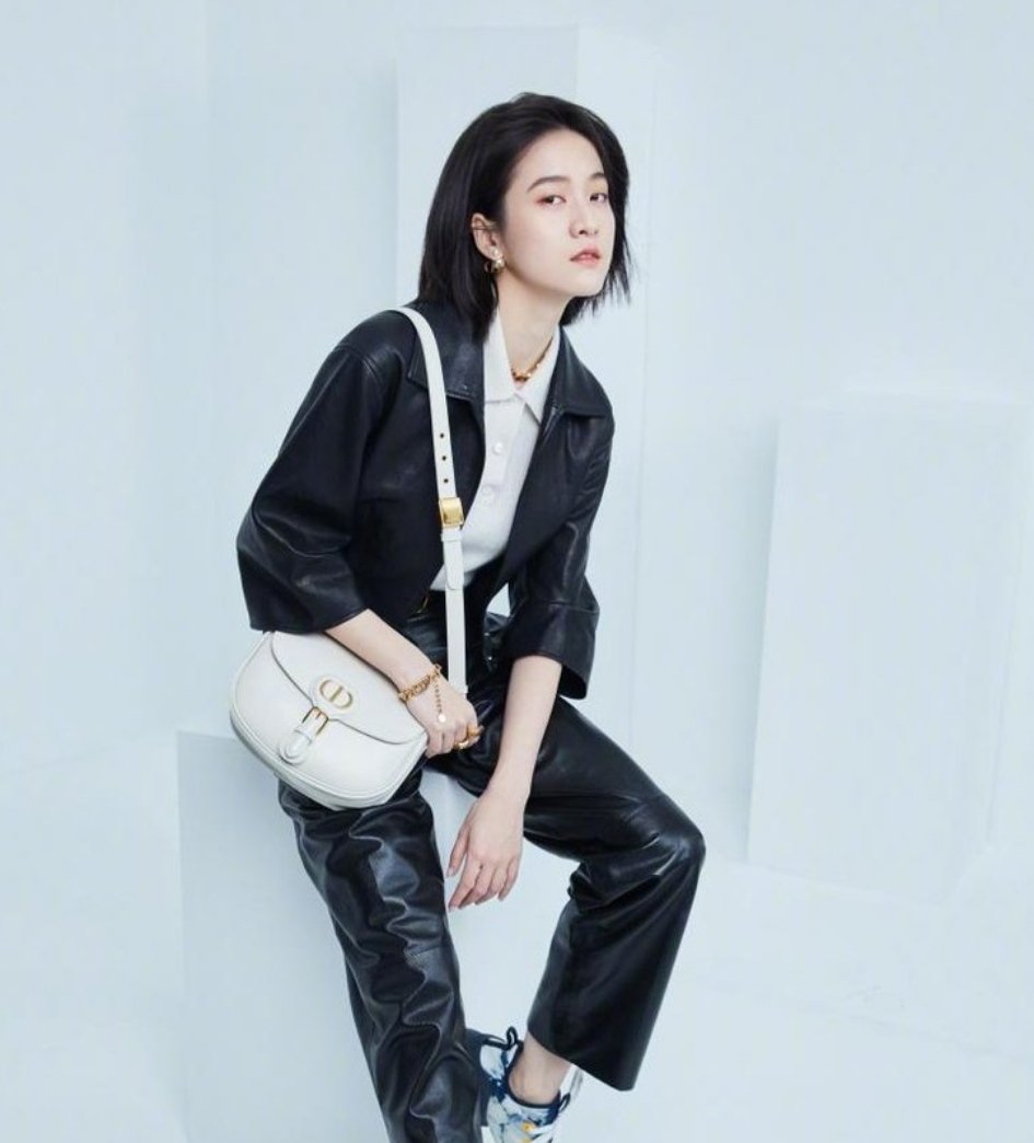 张雪迎24岁晒写真照，你觉得她的24岁写真漂亮吗？