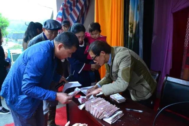 李稻葵建议向受疫情影响百姓发现金，若施行此建议会有哪些影响？