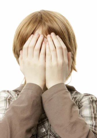 郑州小男孩看新人接吻被妈妈强制扭头，妈妈的这种行为是否会起到反作用？