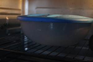 请问馒头松软和酵母的多少有关还是和和面软硬有关为什么蒸出的馒头有特别软有的一般软？