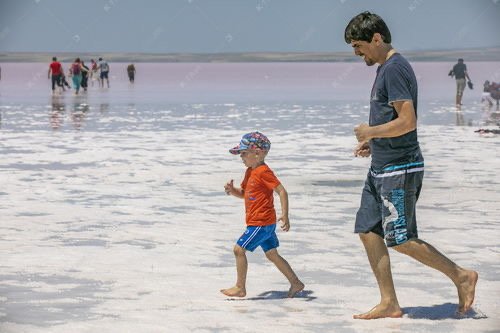 宿迁7岁男童被锁家中，5楼坠落奇迹生还，男孩为何没有受伤？