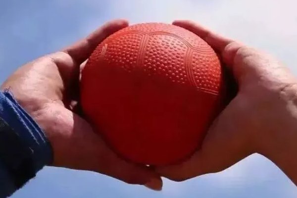 实心球技术动作要领