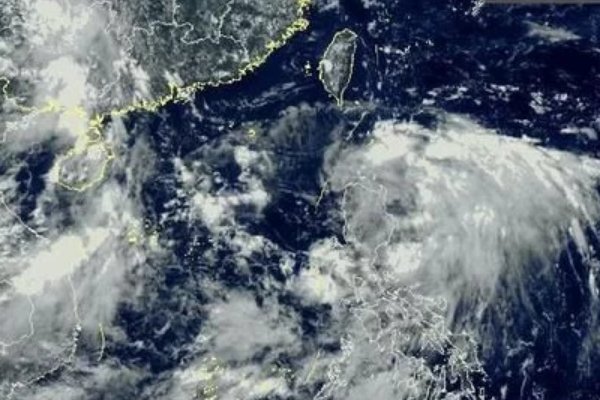 广东一记者台风中抱着柱子做报道，台风的威力到底有多大？